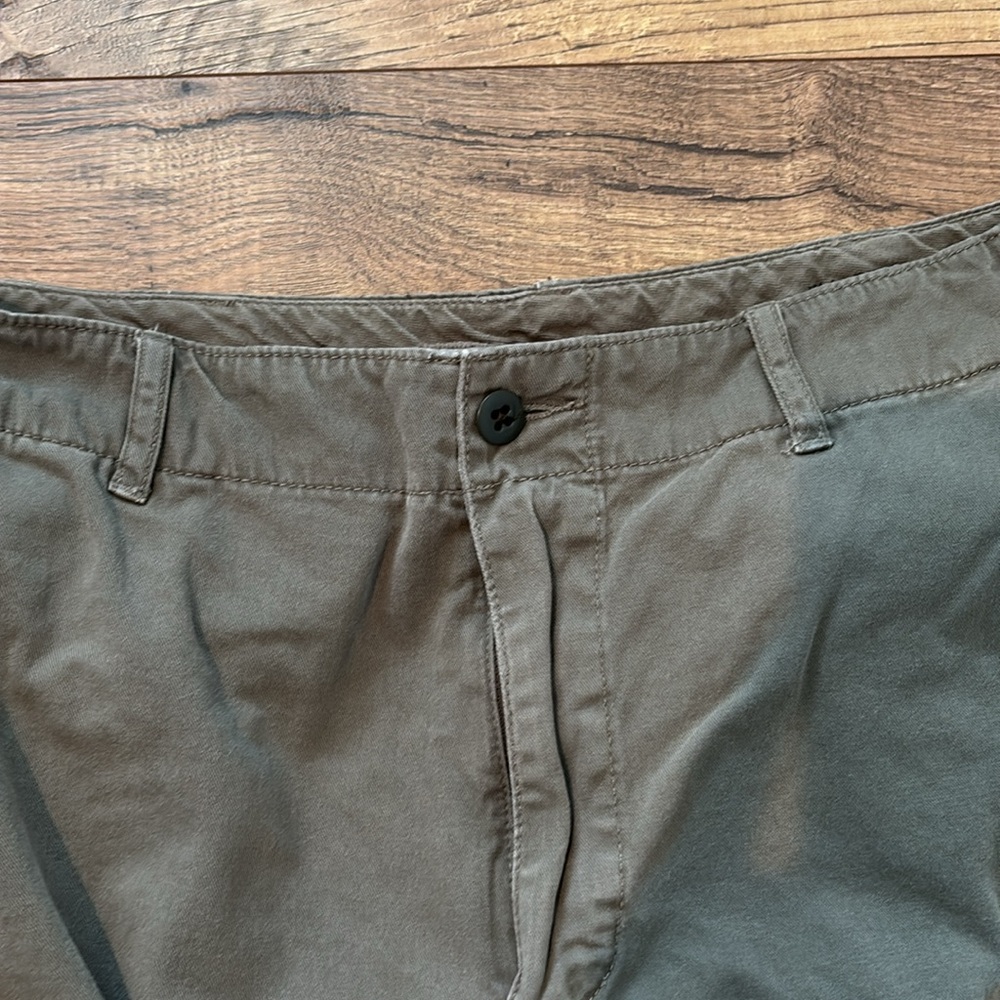 Men's J.Crew Olive Green Cargo Shorts - Picture 3 of 7